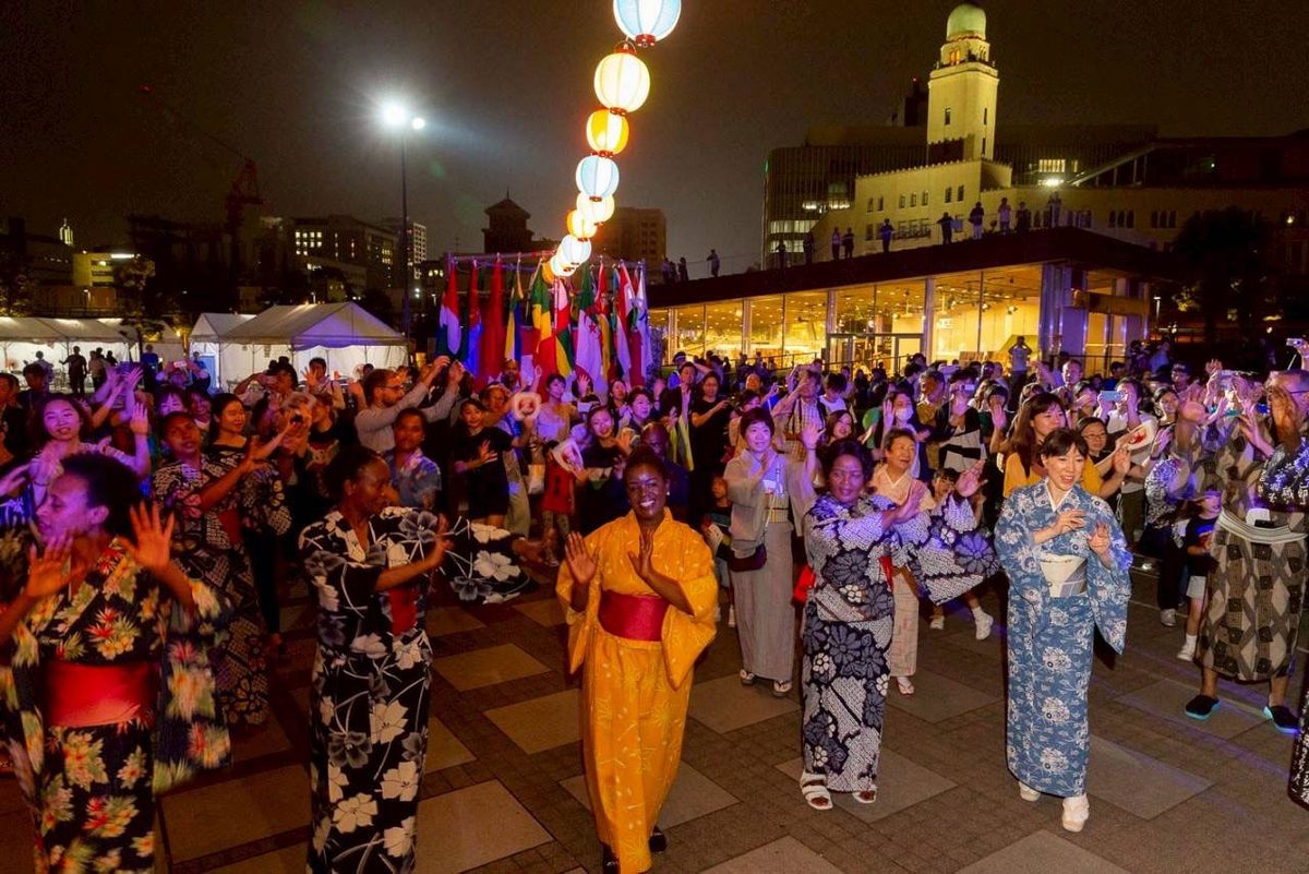 盆踊りを通じて日本、アフリカ、世界が一つになる