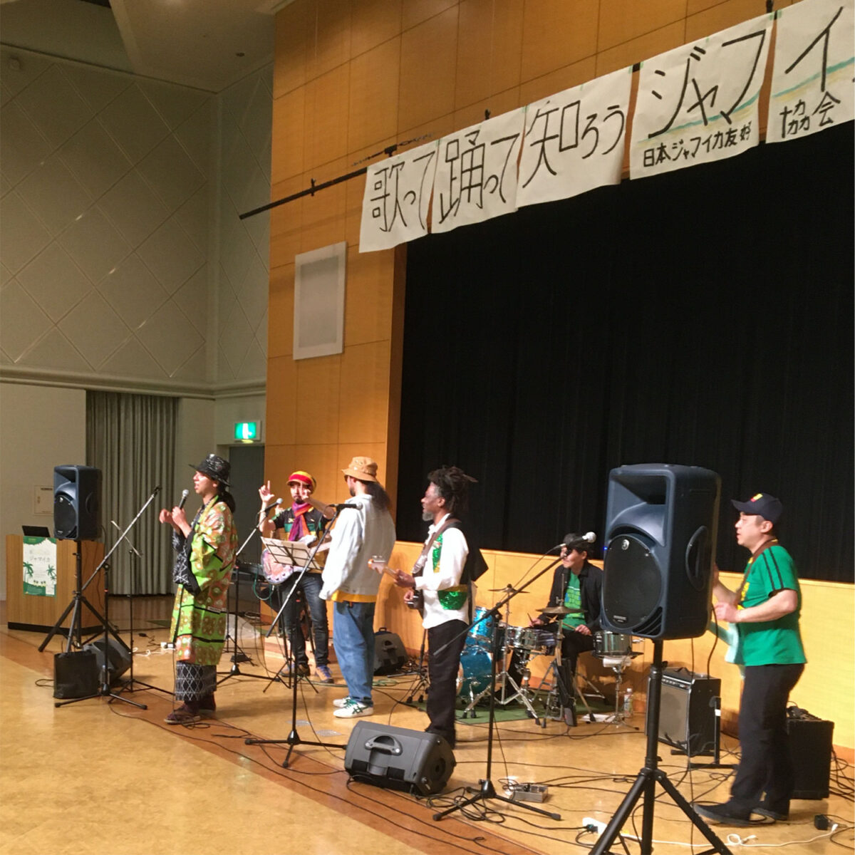 振付した「ジャマイカ盆踊り」を披露