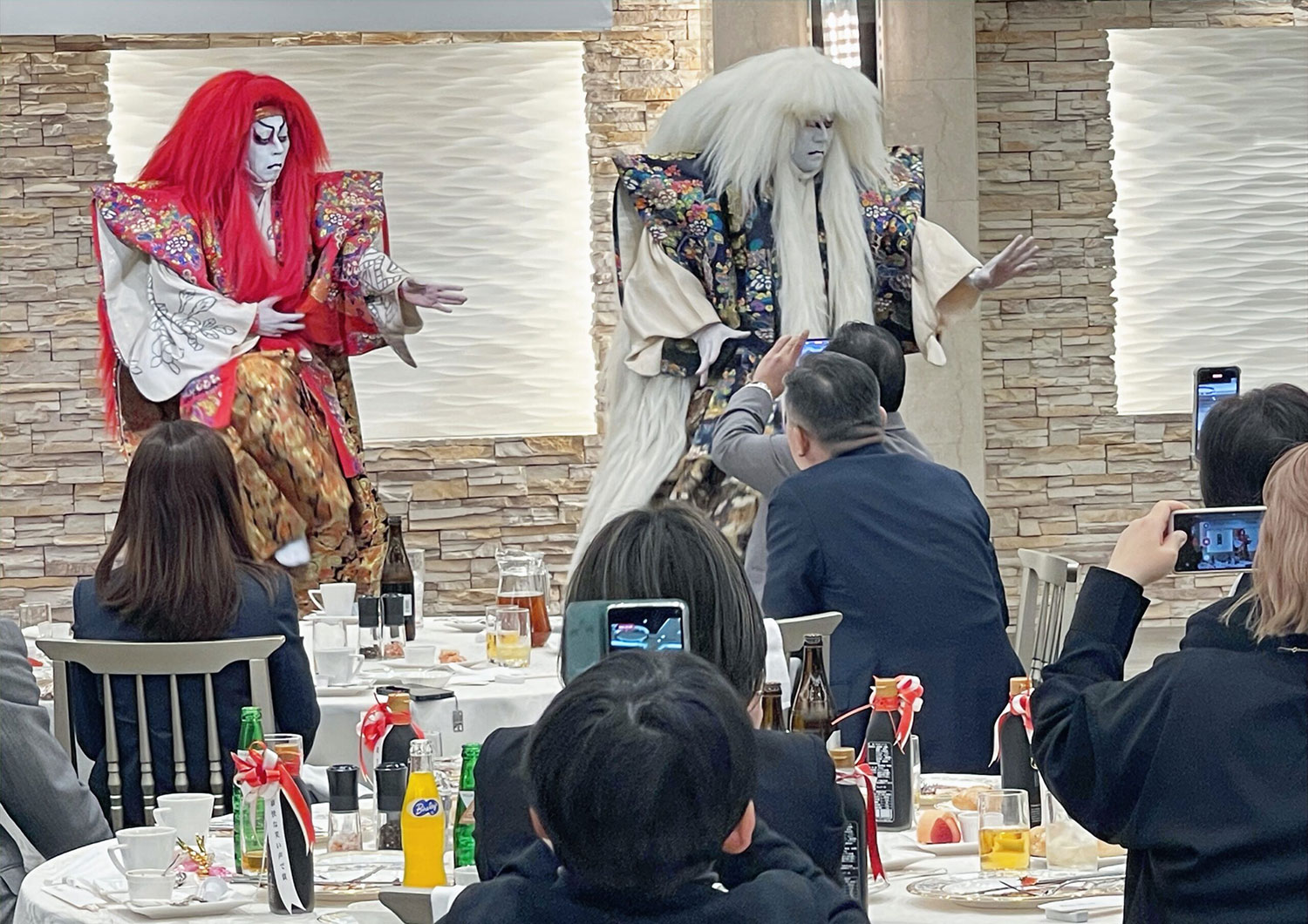 企業様周年パーティーで九右会祝賀舞披露