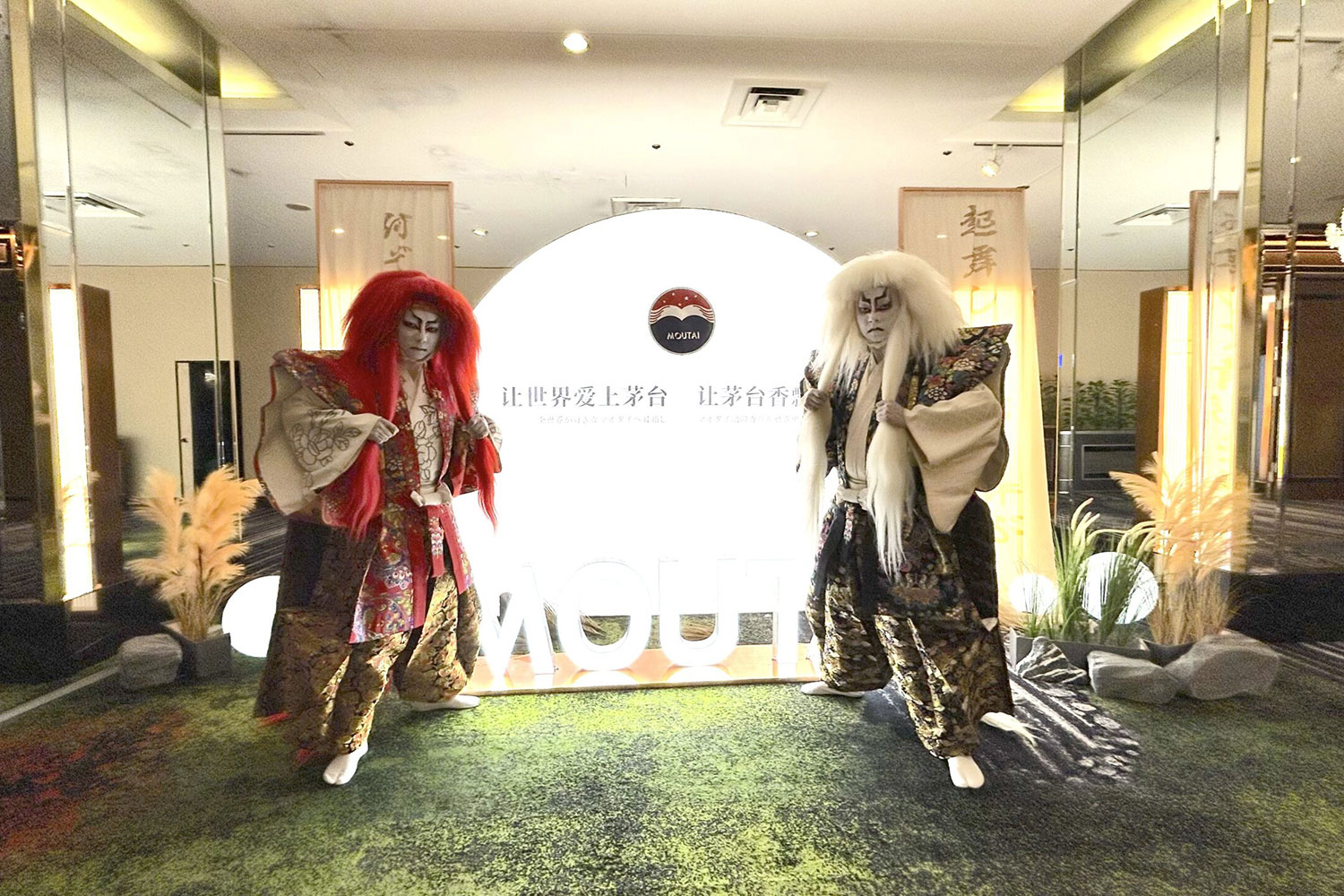 連獅子を披露｜中国の茅台酒イベント