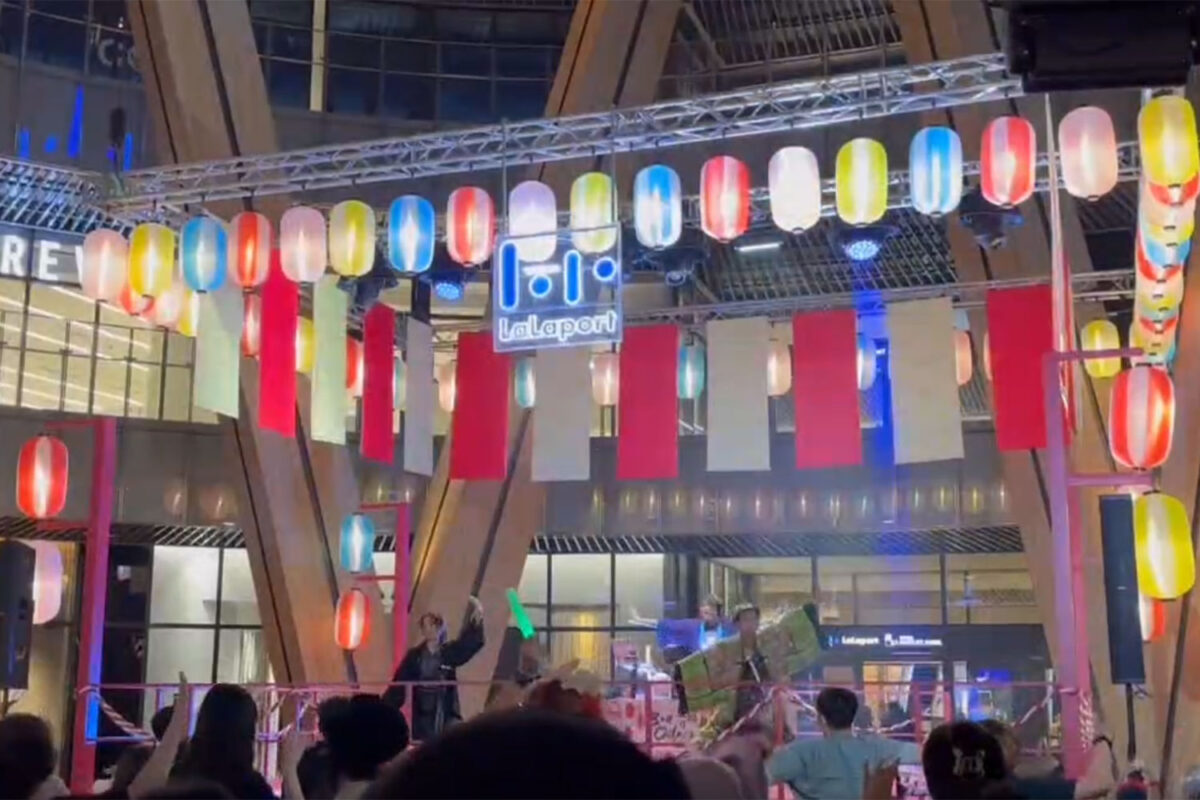 マレーシアのららぽーとで盆踊り