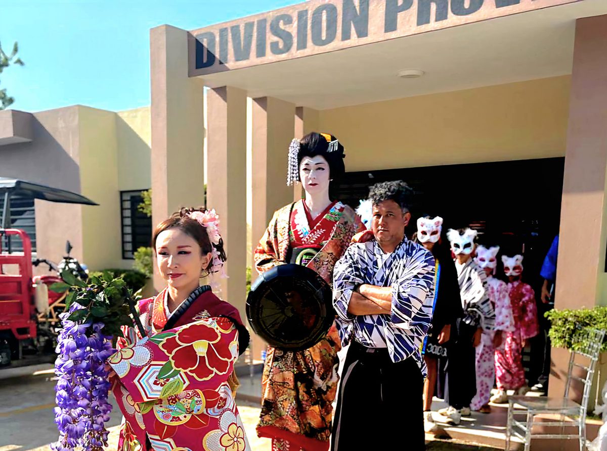 ドミニカ共和国公演で藤娘道中